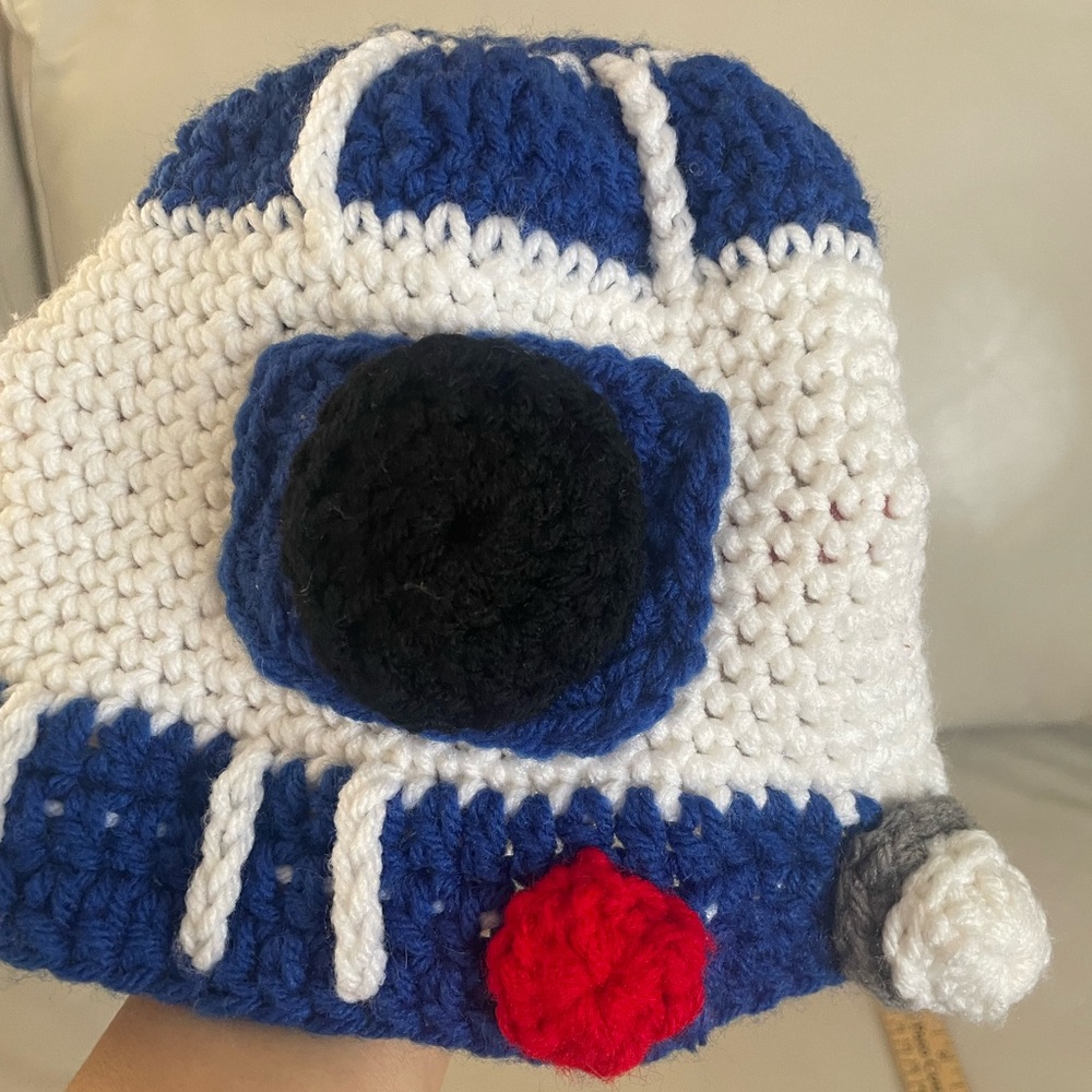 Handmade R2D2 beanie - Picture 3 of 5